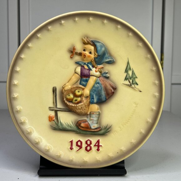 M.J. Hummel 1984 Annual Collectible Plate "Little Helper" 14th Edition Goebel Ge - Picture 1 of 7